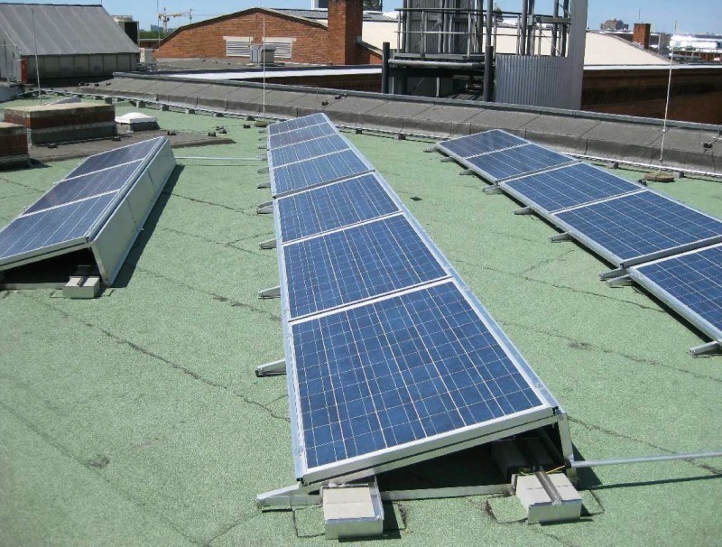 Photovoltaik Befestigung auf Bitumen Flachdach