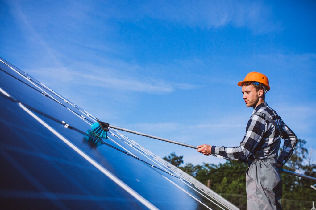 Solarpanel reinigen Glasreiniger